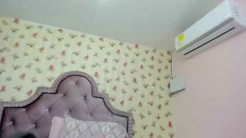 Snapshot of crystal_watson0 chatting on 08.07.26 Milf Latina online show from 08.07.26