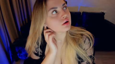 Snapshot of crystalemily chatting on 01.29.25 crystalemily online show from 01.29.25