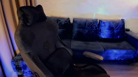 Snapshot of crystalemily chatting on 02.24.25 crystalemily online show from 02.24.25