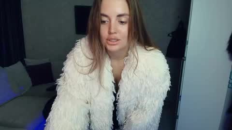 Snapshot of crystalemily chatting on 10.17.25 crystalemily online show from 10.17.25