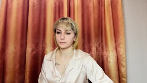 Snapshot of crystalfever_ chatting on 05.16.26 Mary online show from 05.16.26