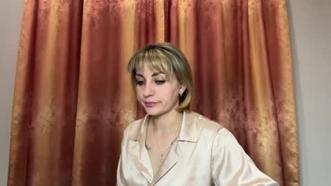 Snapshot of crystalfever_ chatting on 05.17.26 Mary online show from 05.17.26