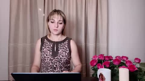 Snapshot of crystalfever_ chatting on 06.25.26 Mary online show from 06.25.26