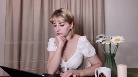 Snapshot of crystalfever_ chatting on 07.04.26 Mary online show from 07.04.26