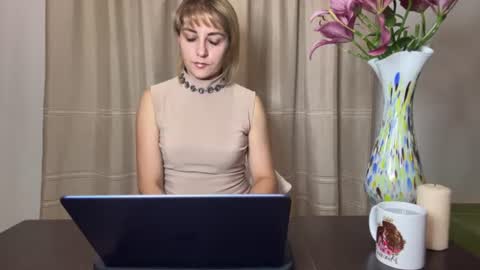 Snapshot of crystalfever_ chatting on 07.13.26 Mary online show from 07.13.26