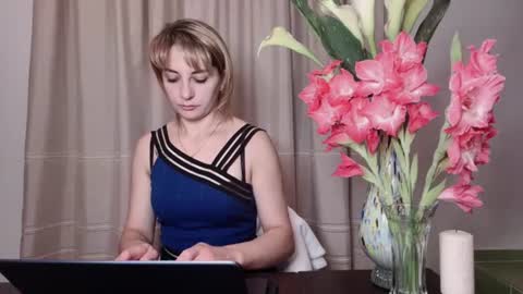 Snapshot of crystalfever_ chatting on 07.22.26 Mary online show from 07.22.26