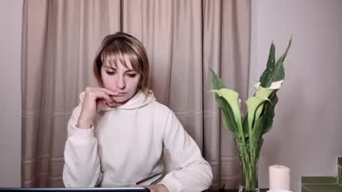 Snapshot of crystalfever_ chatting on 07.28.26 Mary online show from 07.28.26