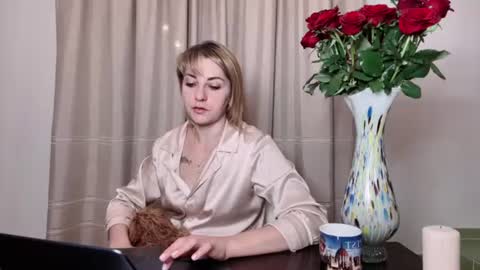 Snapshot of crystalfever_ chatting on 08.04.26 Mary online show from 08.04.26