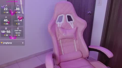 Snapshot of crystalitesq chatting on 02.17.25 Olivia online show from 02.17.25