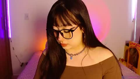 Snapshot of crystalitesq chatting on 04.21.26 Olivia online show from 04.21.26