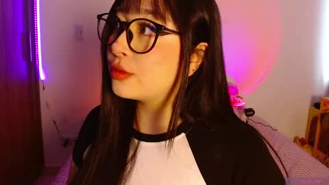 Snapshot of crystalitesq chatting on 04.22.26 Olivia online show from 04.22.26