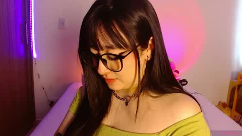 Snapshot of crystalitesq chatting on 04.28.26 Olivia online show from 04.28.26