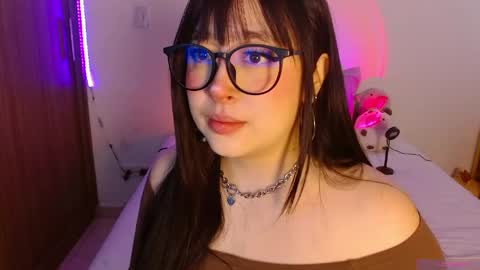 Snapshot of crystalitesq chatting on 05.01.26 Olivia online show from 05.01.26