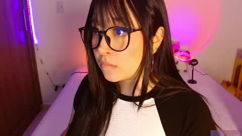 Snapshot of crystalitesq chatting on 05.02.26 Olivia online show from 05.02.26