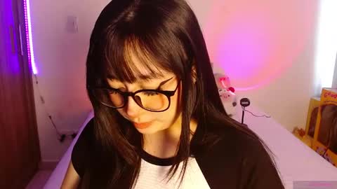 Snapshot of crystalitesq chatting on 05.02.26 Olivia online show from 05.02.26