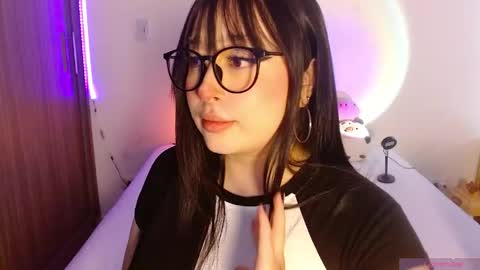 Snapshot of crystalitesq chatting on 05.17.26 Olivia online show from 05.17.26