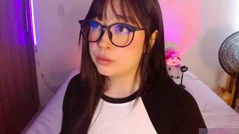 Snapshot of crystalitesq chatting on 06.04.26 Olivia online show from 06.04.26