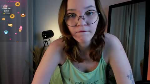 Snapshot of crystallglow chatting on 03.31.26 Kitty online show from 03.31.26