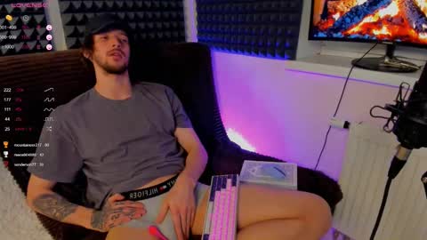 Snapshot of crystallora chatting on 12.07.24 Crys online show from 12.07.24