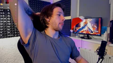 Snapshot of crystallora chatting on 12.29.24 Crys online show from 12.29.24