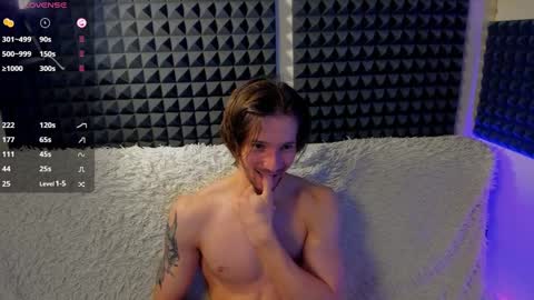 Snapshot of crystallora chatting on 01.02.25 Crys online show from 01.02.25