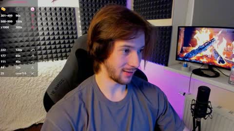 Snapshot of crystallora chatting on 01.04.25 Crys online show from 01.04.25