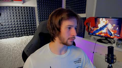 Snapshot of crystallora chatting on 01.10.25 Crys online show from 01.10.25