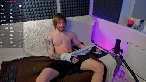 Snapshot of crystallora chatting on 02.01.25 Crys online show from 02.01.25