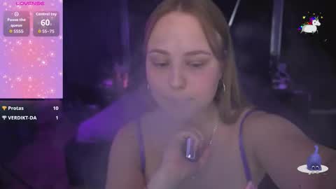 Snapshot of crystallpaws_ chatting on 09.18.25 crystallpaws_ online show from 09.18.25