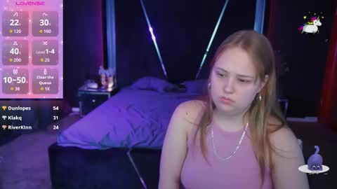 Snapshot of crystallpaws_ chatting on 09.23.25 crystallpaws_ online show from 09.23.25