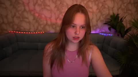 Snapshot of crystallpaws_ chatting on 10.13.25 crystallpaws_ online show from 10.13.25