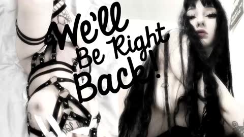 Sasha    Make me moan with patterns   good music here  online show from 10.16.25