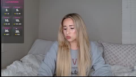 Snapshot of crystalstarlet chatting on 10.26.25 Nikki online show from 10.26.25