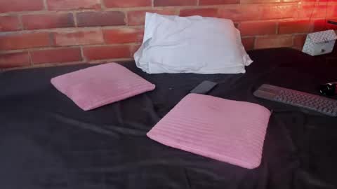 Soy Crystal online show from 03.04.25