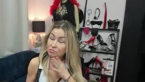 CrystalHotty online show from 03.18.26