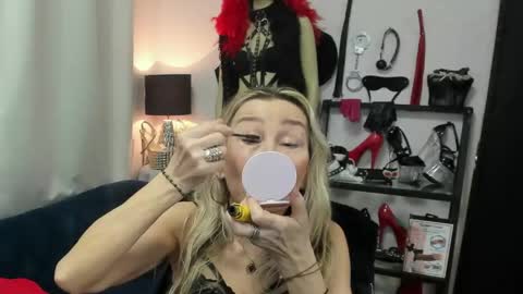 CrystalHotty online show from 04.16.26