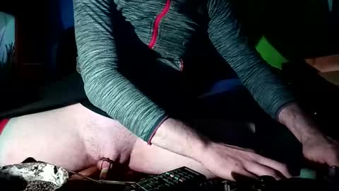 Snapshot of crystelweed chatting on 10.12.25 crystelweed online show from 10.12.25
