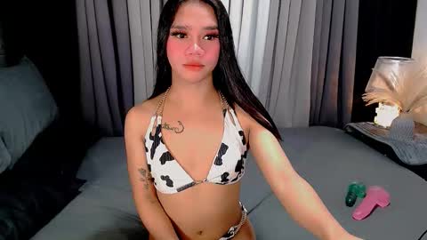bea takashi  online show from 10.13.25