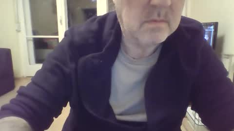 Snapshot of csikar1 chatting on 11.11.25 csikar1 online show from 11.11.25