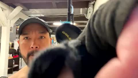 Snapshot of cubinheat chatting on 11.24.25 cubinheat online show from 11.24.25