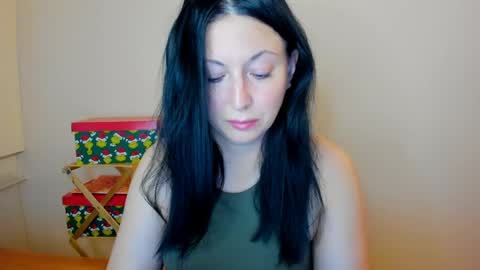 Snapshot of cuckqueenxxl chatting on 06.21.26 HELEN online show from 06.21.26