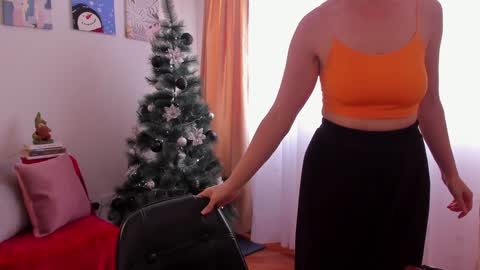 Leonela online show from 12.17.24