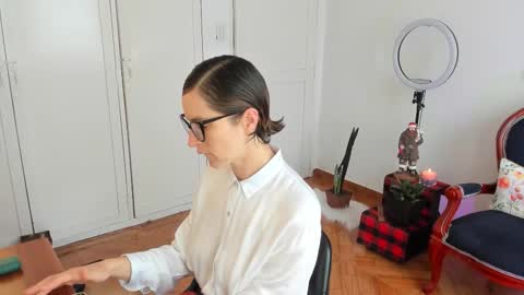 Leonela online show from 11.30.25