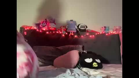 Snapshot of cum2charmxx chatting on 10.17.25 cum2charmxx online show from 10.17.25