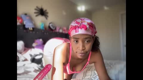 Snapshot of cum2charmxx chatting on 10.27.25 cum2charmxx online show from 10.27.25