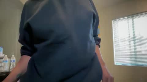 Snapshot of cum2charmxx chatting on 11.20.25 cum2charmxx online show from 11.20.25