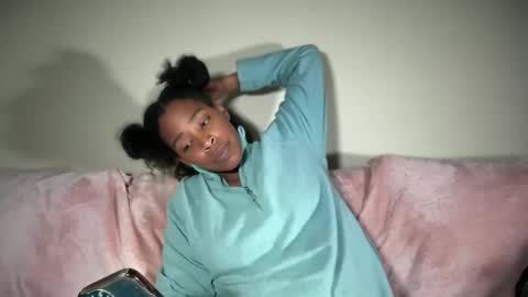 Snapshot of cum2charmxx chatting on 11.26.25 cum2charmxx online show from 11.26.25