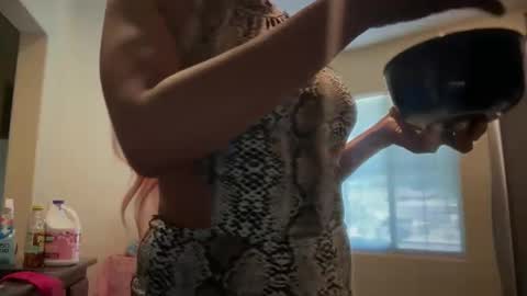 Snapshot of cum2charmxx chatting on 03.03.26 cum2charmxx online show from 03.03.26