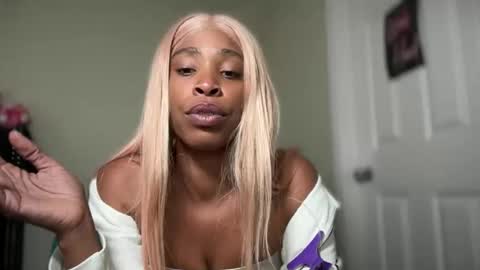 Snapshot of cum2charmxx chatting on 04.02.26 cum2charmxx online show from 04.02.26