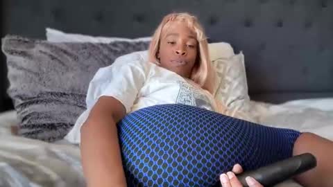 Snapshot of cum2charmxx chatting on 04.08.26 cum2charmxx online show from 04.08.26